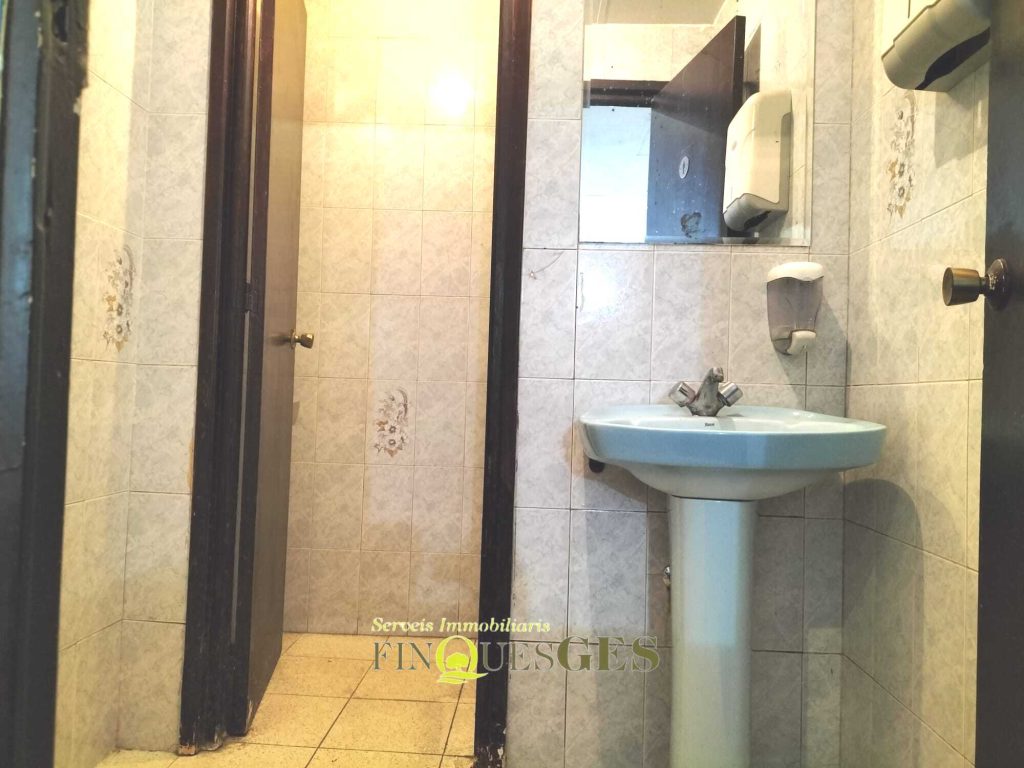 Local comercial en venda al carrer del Pare Manyanet de Reus