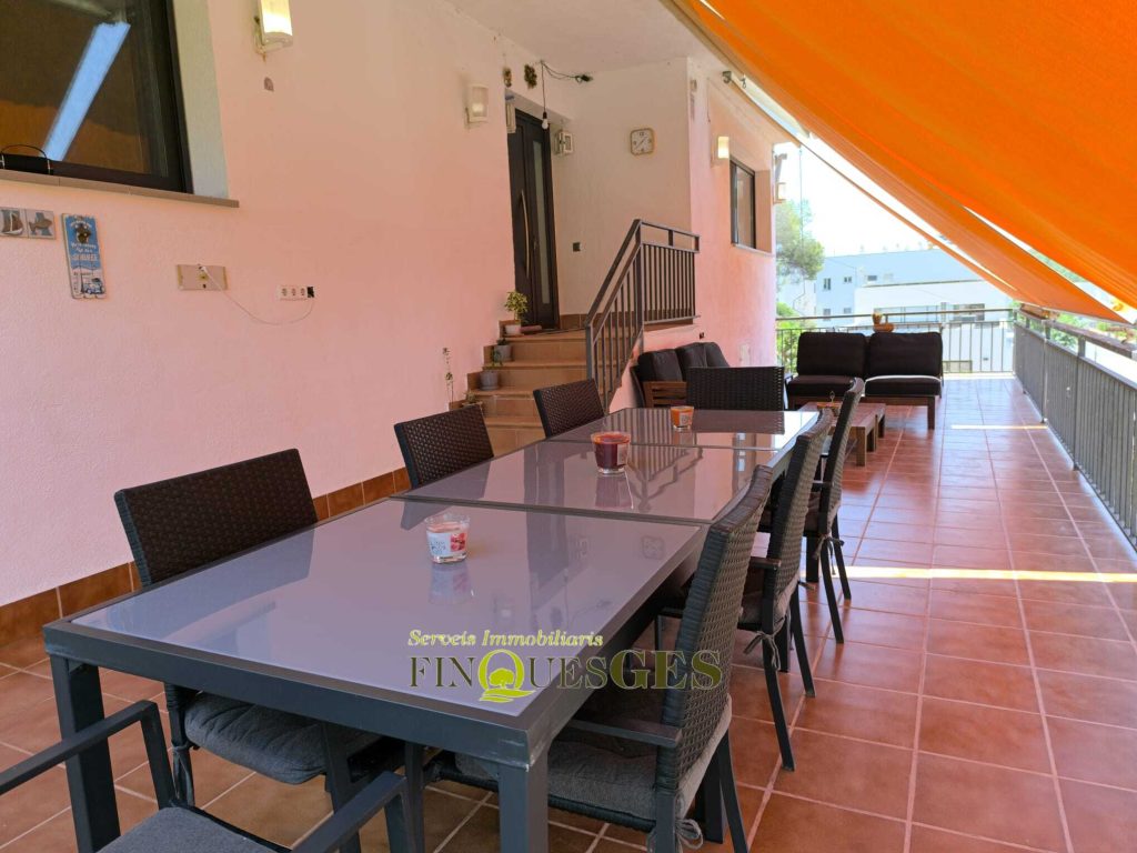 Casa o xalet independent en venda a Carrer Ripollès