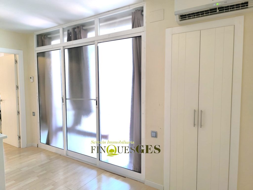 Casa o xalet independent en venda a Carrer Ripollès