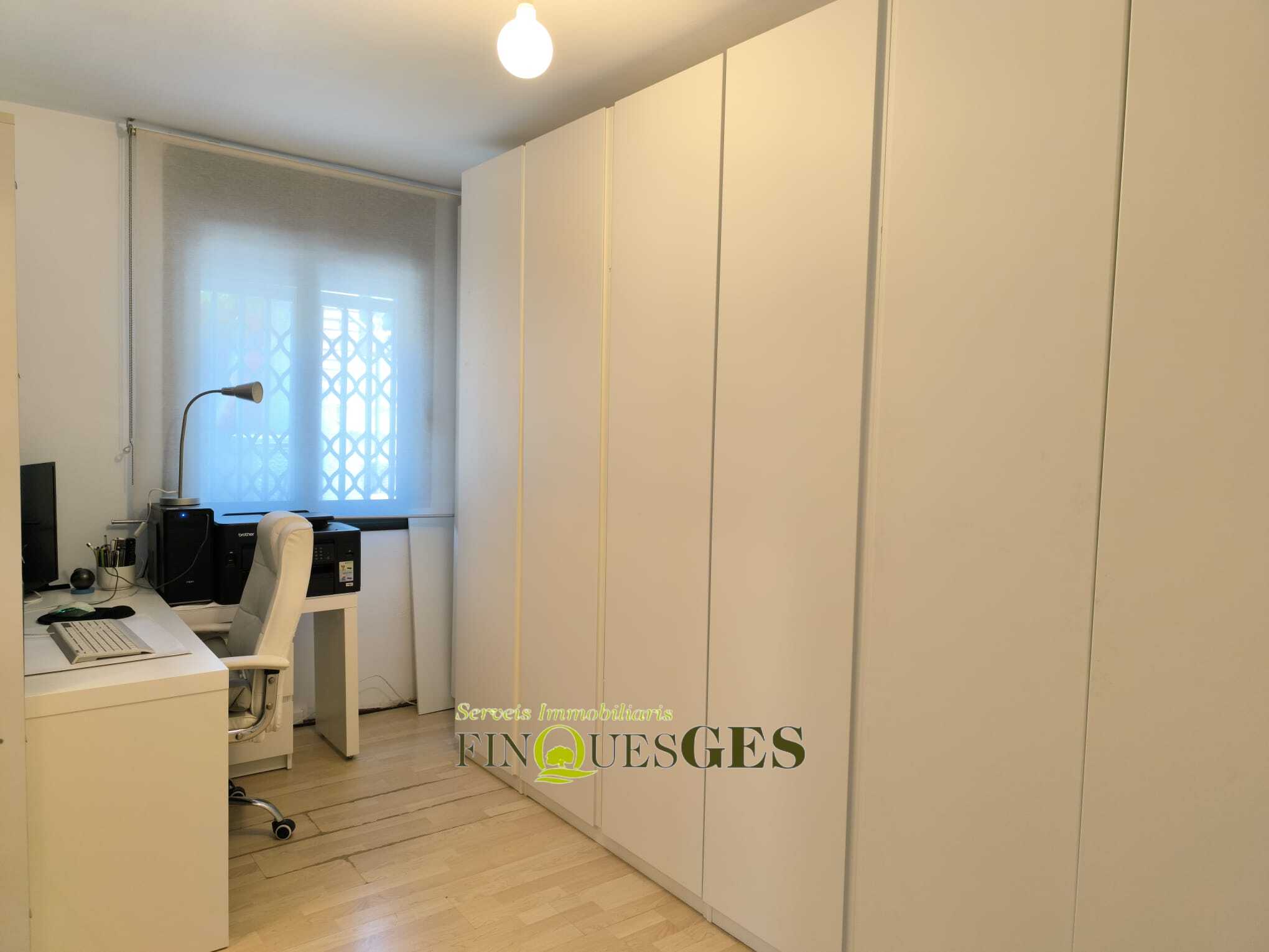 Casa o xalet independent en venda a Carrer Ripollès